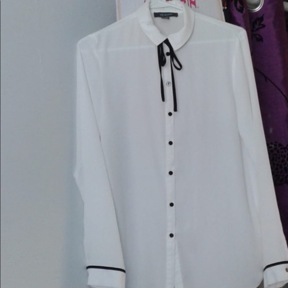 Beautiful blousy shirt.